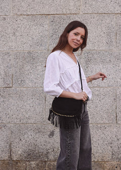 Bolso Tachuelas Flecos Negro - MOCCACHICA
